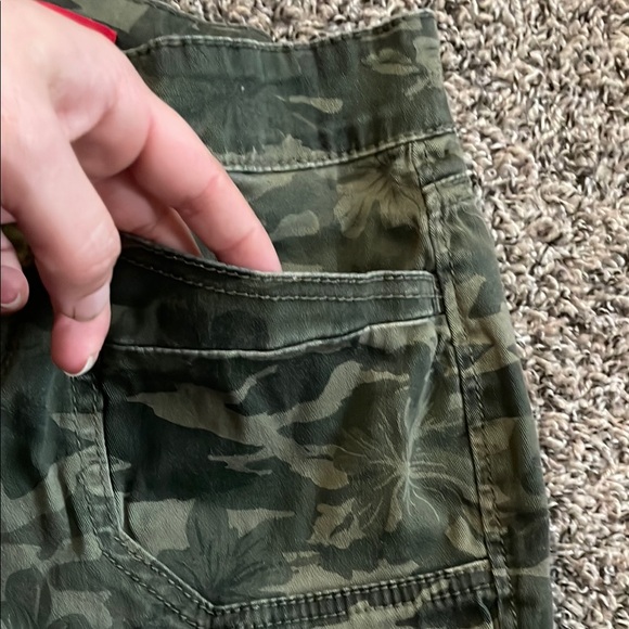 UNIONBAY Women's Olive Camo Cargo Shorts - Picture 3 of 6